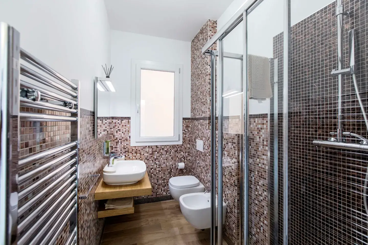 Bagno camera con balcone